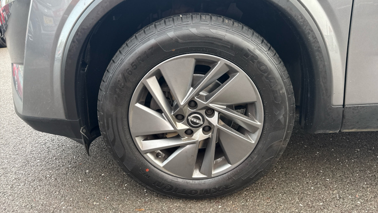 Nissan Qashqai 1.3 DiG-T MH Acenta Premium 5dr Petrol Hatchback